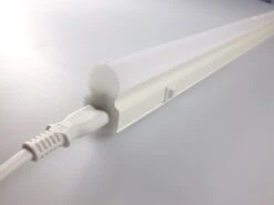 Ledvance Lin. Comp.Switch LED-Lichtleiste 12W, 3000K, Mit Schalter, 900mm -Laden Für Heimbeleuchtung 04730d7e331b4a002f43882fdbffd8c678292c9a