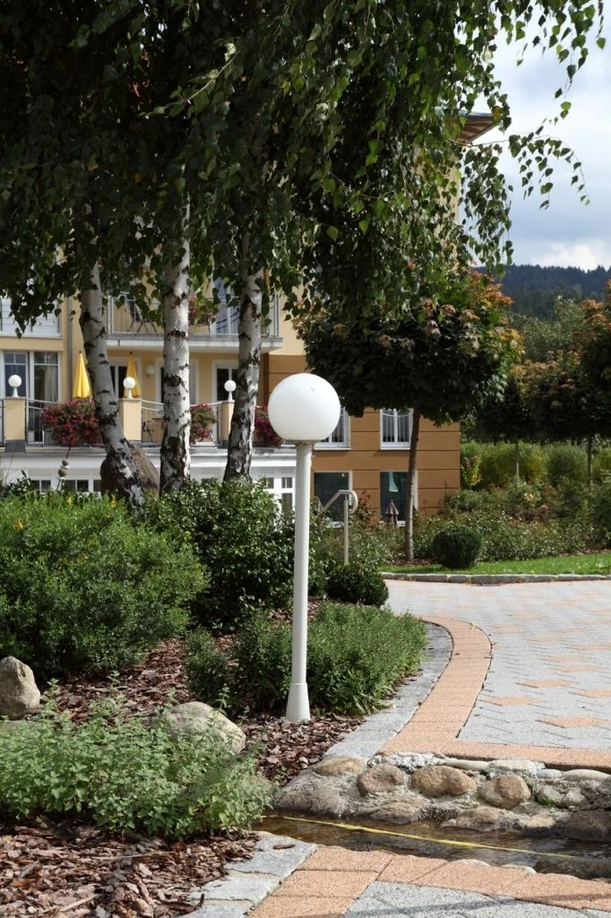 Albert 682053 Wegeleuchte, Höhe 1,25m, Weiß, Kugel Kristallglas 5 Albert 682053 Wegeleuchte, Höhe 1,25m, Weiß, Kugel Kristallglas – Bild 3