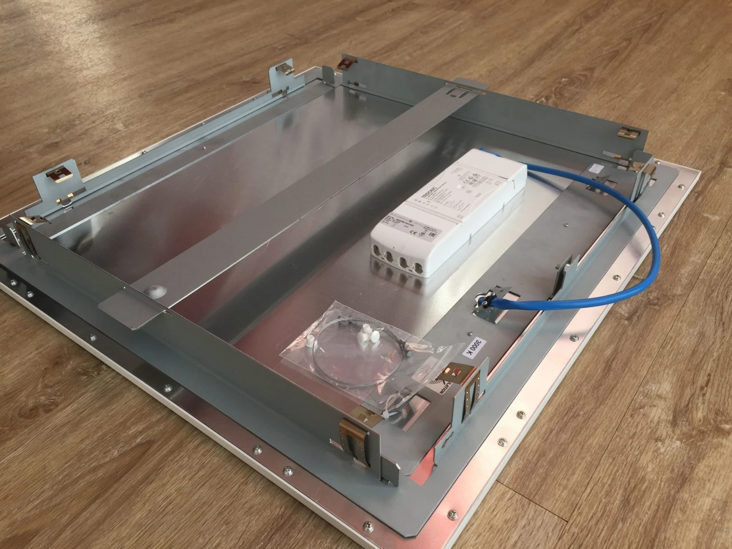 Perform.i.L. 8600561403300 LED-Einbauleuchte FL600EB 40W, Diamantprisma, 3000K 6 Perform.i.L. 8600561403300 LED-Einbauleuchte FL600EB 40W, Diamantprisma, 3000K – Bild 4