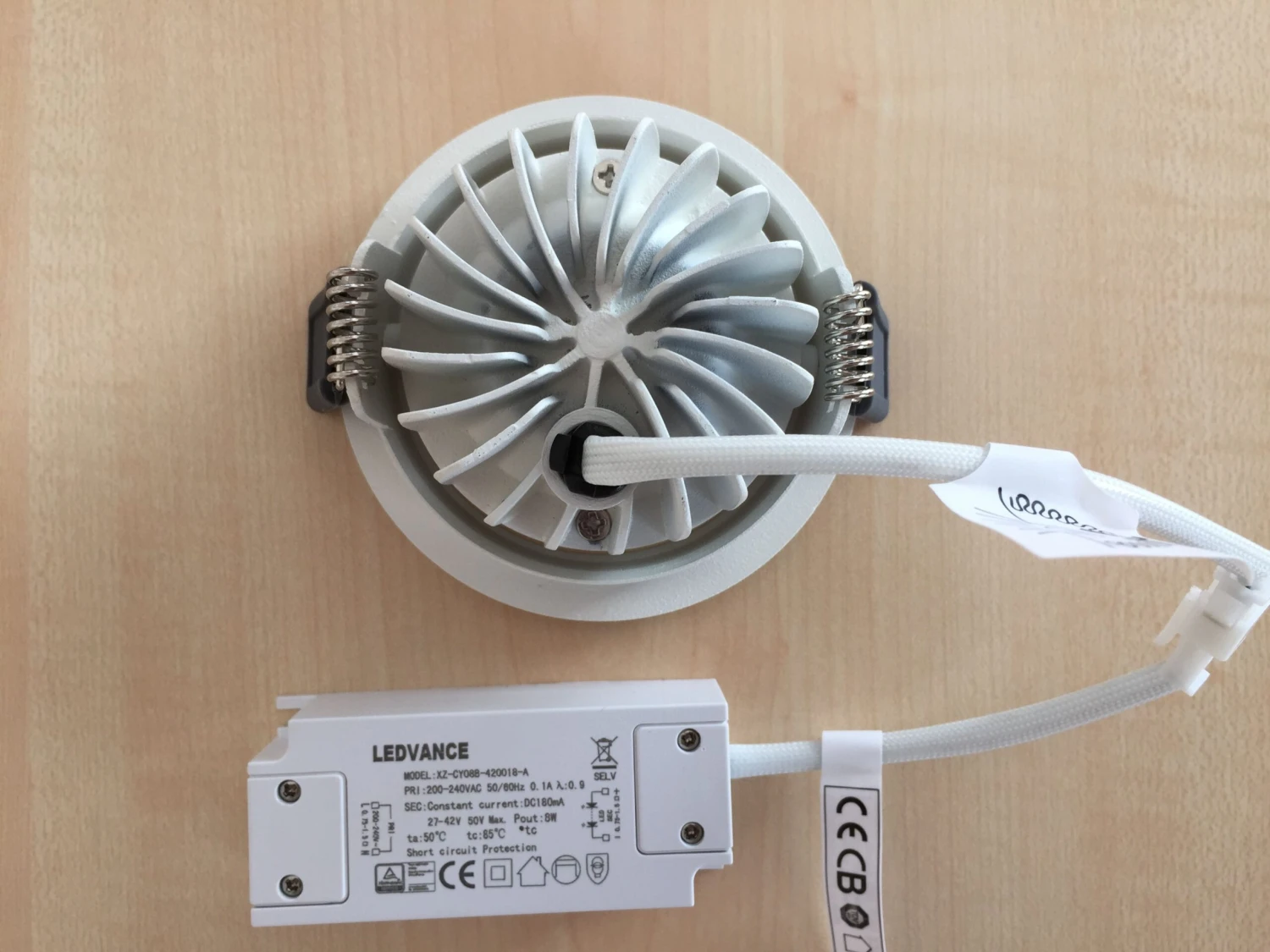 LEDVANCE Spot 4,5W, Schwenkbar, Warmweiß 6 LEDVANCE Spot 4,5W, Schwenkbar, Warmweiß – Bild 4